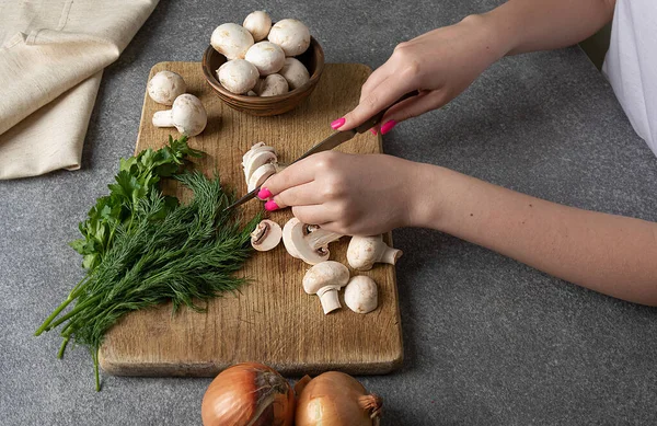 Female Hands Cut Mushrooms Vegan Dish Detox Diet Diet Mushroom — Stock Photo, Image