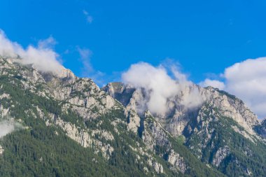 Alplerdeki dağların manzarası