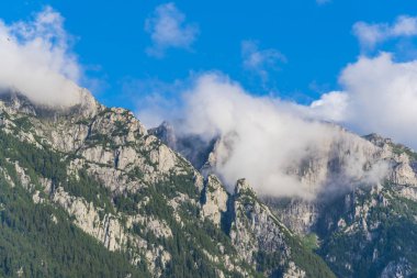 Alplerdeki dağların manzarası