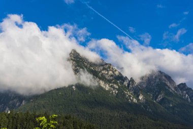 Alplerdeki dağların manzarası