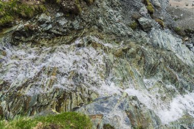 Dağlardaki dağ nehri