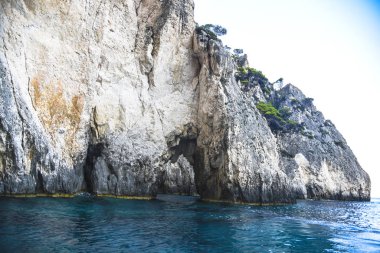 Uçurumdan deniz manzarası