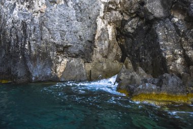 Dağlardaki güzel şelale