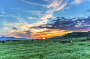Sahada gün batımı