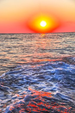 Denizde gün batımı