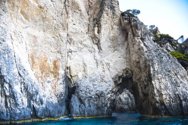 Uçurumdan deniz manzarası