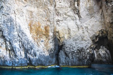 Uçurumdan deniz manzarası