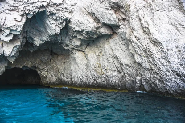 Caverna Nas Montanhas — Fotografia de Stock