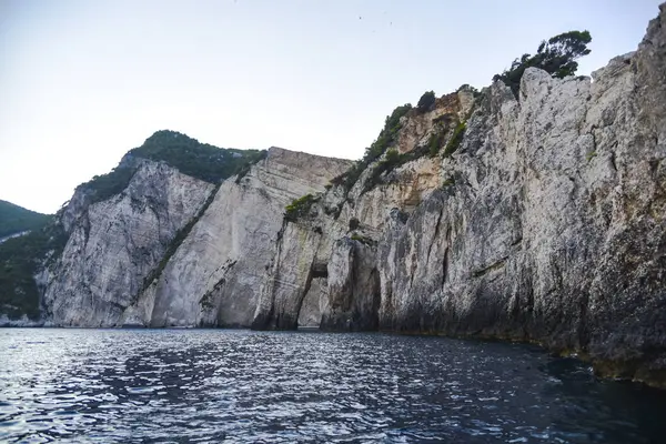 Bergslandskap Med Klippor Och Berg — Stockfoto