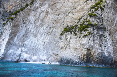 Güzel denize ve dağlara,