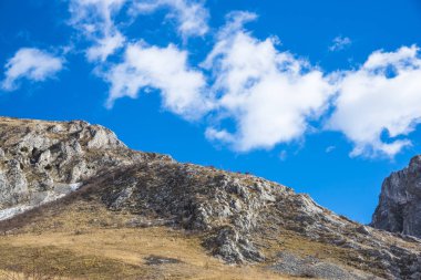 Alplerdeki dağların manzarası