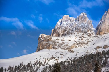 Dolomitlerdeki dağların manzarası, İtalya