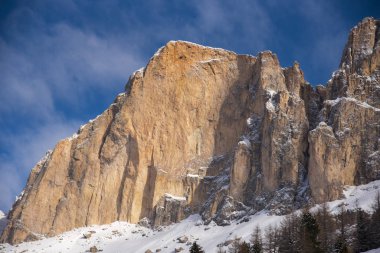 İtalya 'daki Dolomite Dağları manzarası