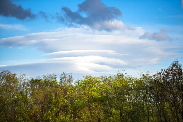 Bellissimo Paesaggio Con Nuvole Cielo Blu — Foto Stock