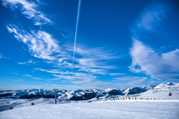 Winterlandschap Met Besneeuwde Bergen — Stockfoto