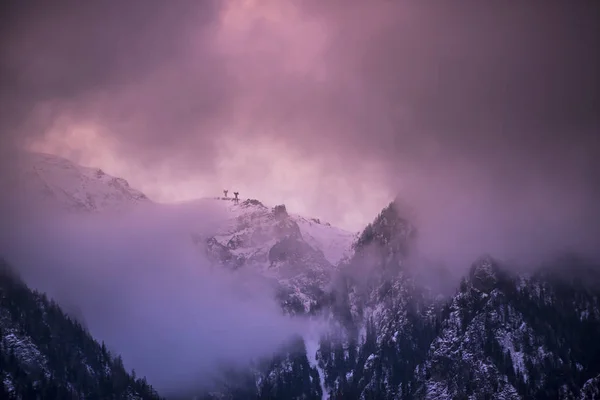 紫色夕阳在山 — 图库照片