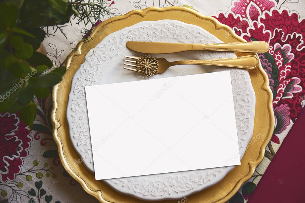 christmas place setting, gold and flowers