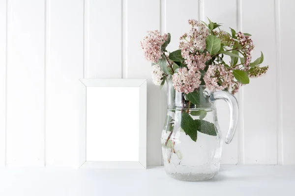 Empty picture frame, decorated with Bouquet of pink natural flow — Stock Photo, Image