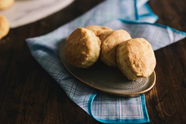 peynir rustik ayarı ile ev yapımı çörekler