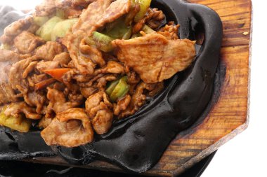 Çin yemeği. Kızarmış tavuk güveç sebze ile
