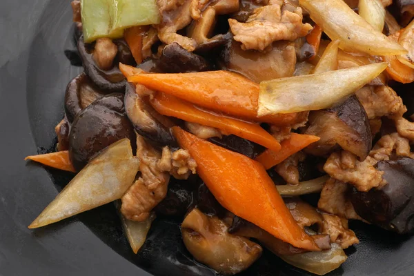 Chinees eten. Gebakken champignons met groenten — Stockfoto