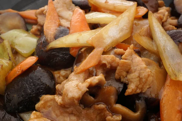 Chinese food. Fried mushrooms with vegetables — Stock Photo, Image