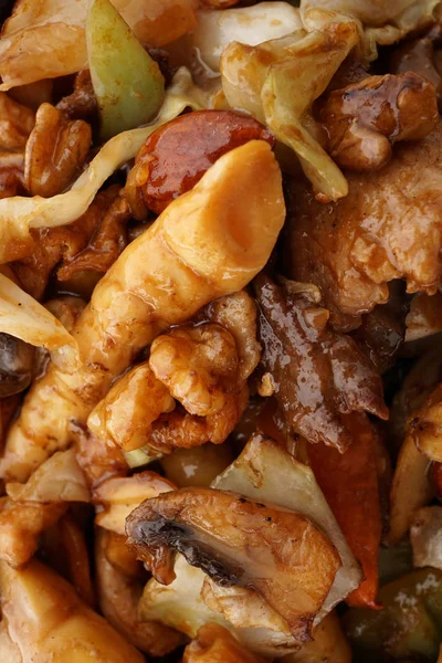 Китайська кухня. Курячі свинини і телятини з овочами — стокове фото