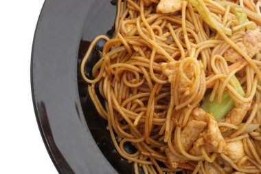 Çin yemeği. Spagetti tavuk ve sebze ile