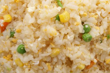 Çin yemeği. Pirinç yumurta ve sebze ile