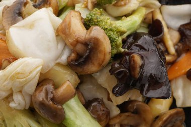 Çin yemeği. Kızarmış sebze Çin yolda