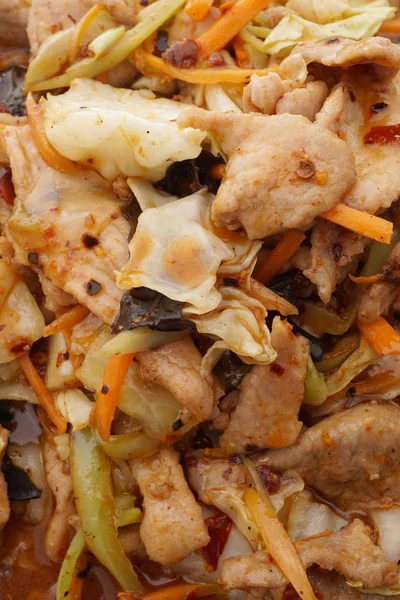 Китайская еда. Горячая свинина в сладком и кислом соусе — стоковое фото