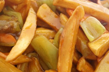 Çin yemeği. Yağda kızarmış patates cipsi