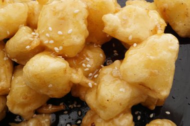 Çin yemeği. Karamelize elma