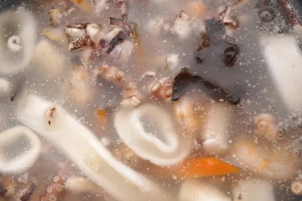 Chinese schotel. Chinees eten. Soep van zeevruchten — Stockfoto