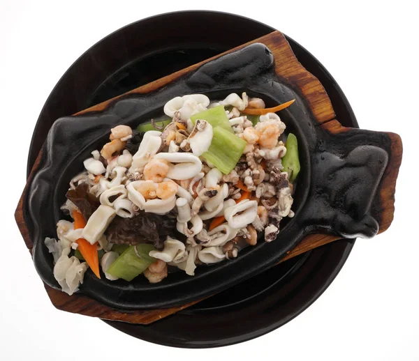 Comida china. Terrina de mariscos con verduras Imagen de stock