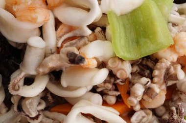 Çin yemeği. Deniz ürünleri terin sebzeli