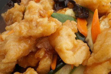 Çin yemeği. Tatlı ve ekşi soslu balık