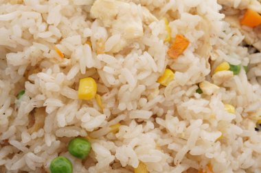 Çin yemeği. Pilav tavuk nuggets ile