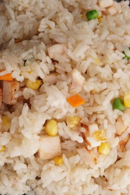 Çin yemeği. Pirinç jambon ve sebze ile