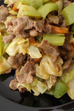 Çin yemeği. Köri ve sebze ile Dana