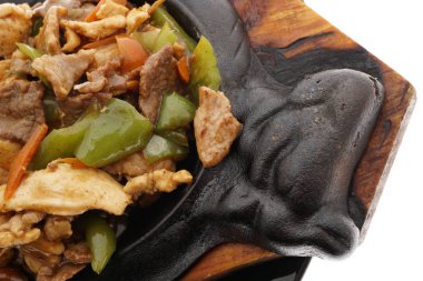 Çin yemeği. Tavuk domuz eti ve Dana güveç