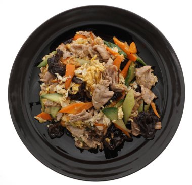 Yumurta, sebze ve mantar soslu domuz eti