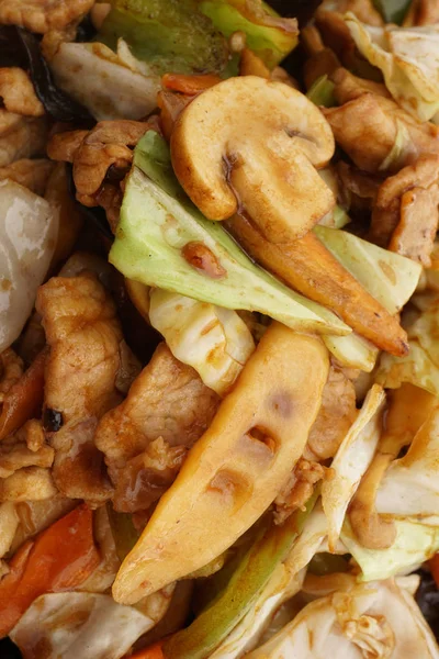 Китайская еда. Свинина с овощами — стоковое фото