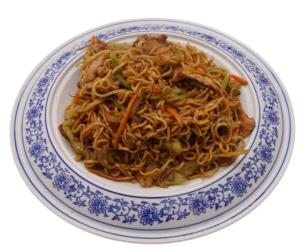 Comida chinesa. Macarrão com carne de porco e legumes — Fotografia de Stock