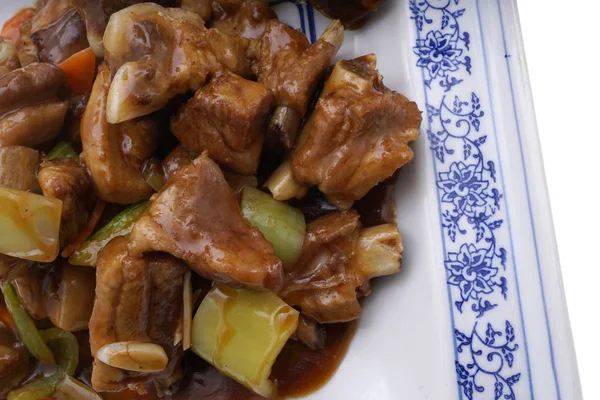 Dania kuchni chińskiej. Chińskie jedzenie. Żeberka wieprzowe w sosie — Zdjęcie stockowe