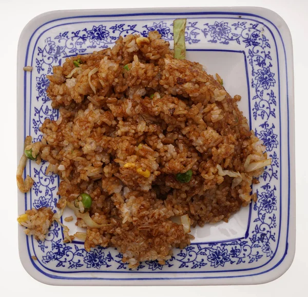 Comida china. Arroz con verduras en salsa de soja Imagen de archivo