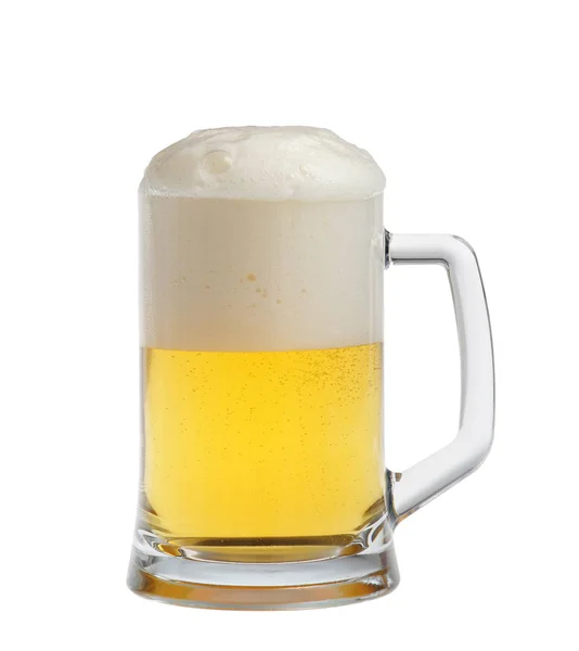 Beyaz arka planda bir bardak light bira.