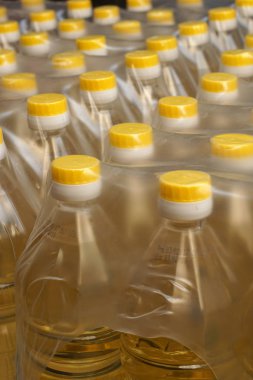 Plastik kap içinde pişirme yağı