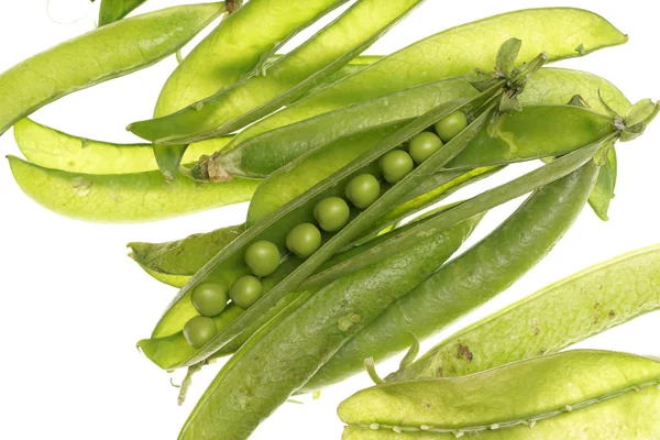 Fresh raw green peas and empty pods on white background — Stock Photo, Image