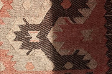 El halı yaptı. Renkli yüzey, geleneksel yün ve vintage el yapımı kilim - doku yakın çekim